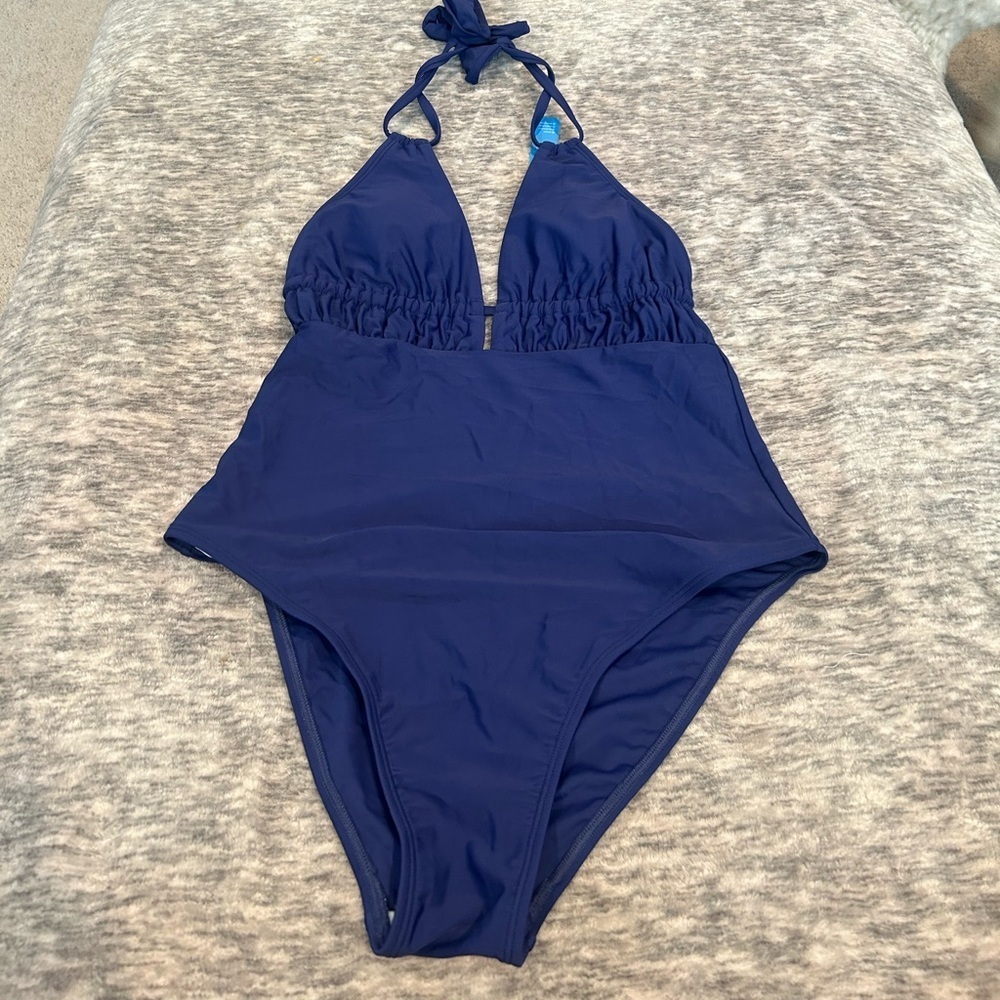 NWT Cupshe Size Medium Women’s One Piece Halter Style Swimsuit